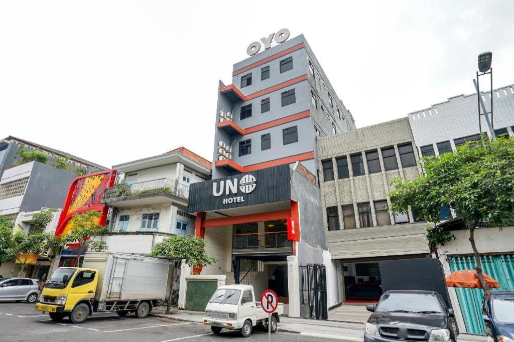 Hotel Oyo 491 Uno Surabaya